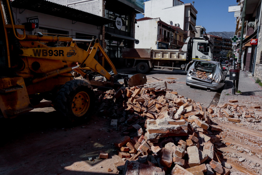 Σεισμός 6 Ρίχτερ στην Ελασσόνα: Δύσκολη νύχτα για τους κατοίκους - Σκηνές σε γήπεδα