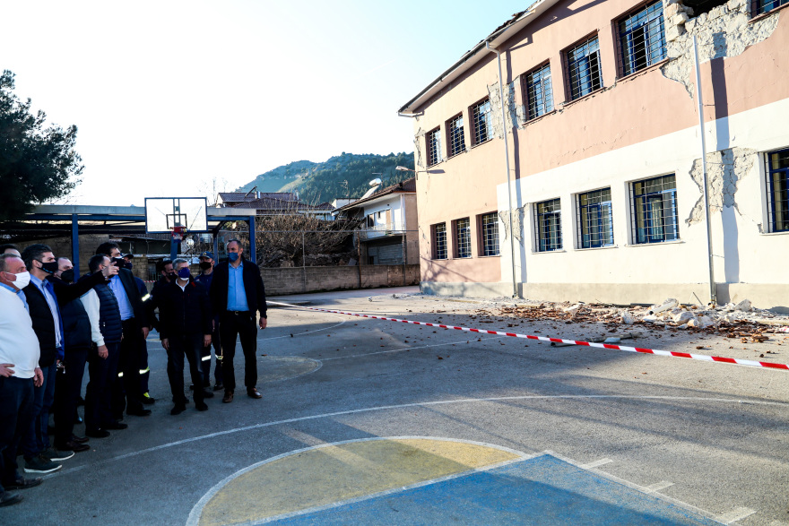 Σεισμός 6 Ρίχτερ στην Ελασσόνα: Δύσκολη νύχτα για τους κατοίκους - Σκηνές σε γήπεδα