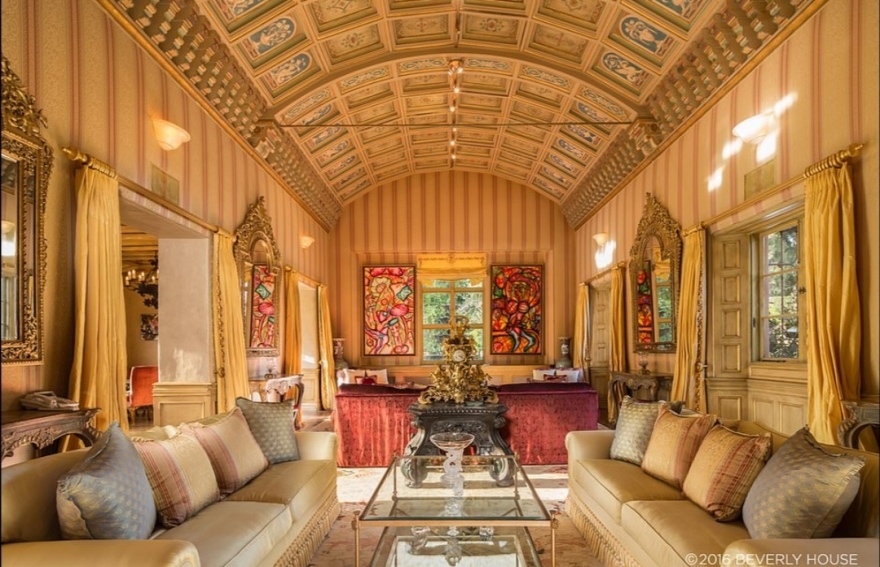 Μπέβερλι Χιλς: Πωλητήριο $119 εκατ. στη βίλα «Beverly House» του Χιρστ - Δείτε φωτογραφίες