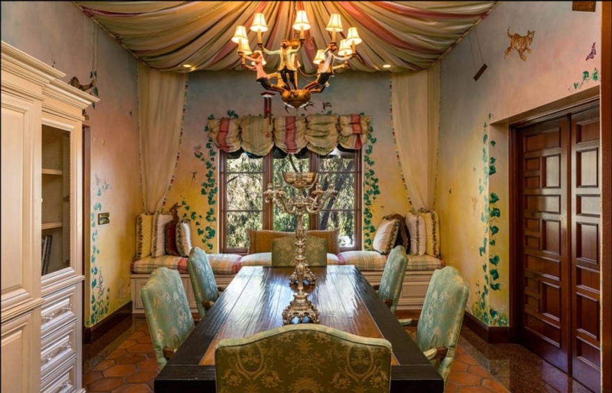 Μπέβερλι Χιλς: Πωλητήριο $119 εκατ. στη βίλα «Beverly House» του Χιρστ - Δείτε φωτογραφίες