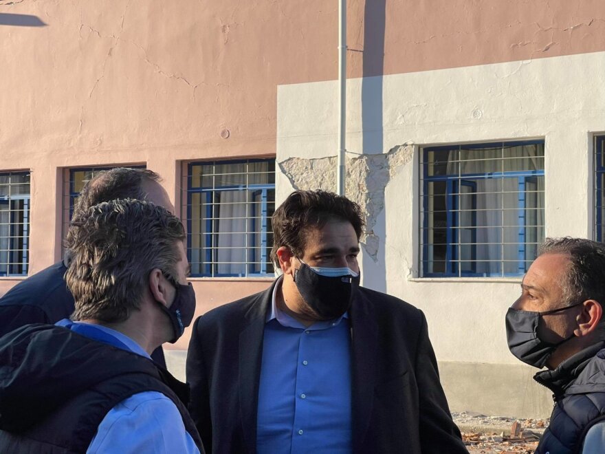 Σεισμός 6 Ρίχτερ στην Ελασσόνα: Στήνουν σκηνές στα χωριά που επλήγησαν για να διανυκτερεύσουν οι πολίτες