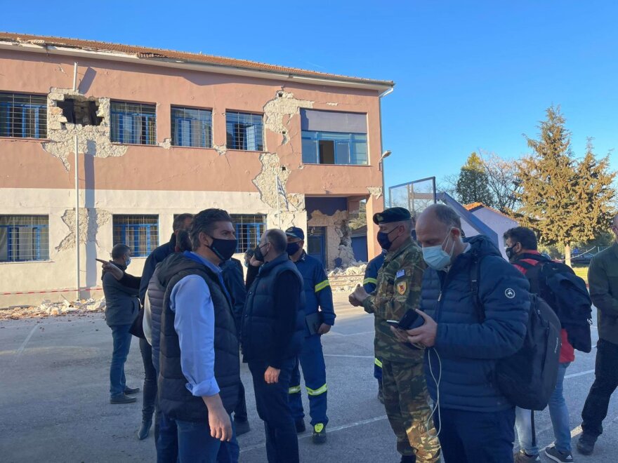 Σεισμός 6 Ρίχτερ στην Ελασσόνα: Στήνουν σκηνές στα χωριά που επλήγησαν για να διανυκτερεύσουν οι πολίτες
