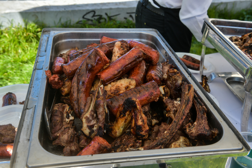 Τσικνοπέμπτη: Τι γιορτάζουμε σήμερα - Πώς προέκυψε το έθιμο με το ψήσιμο του κρέατος