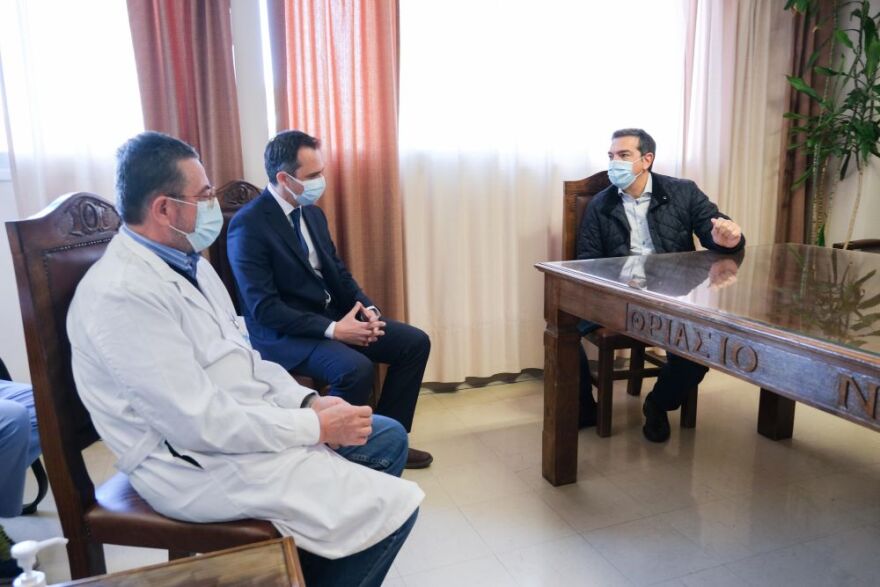 Τσίπρας στο Θριάσιο: Δραματική η κατάσταση στα νοσοκομεία ενώ οι ιδιωτικές κλινικές μένουν Covid free