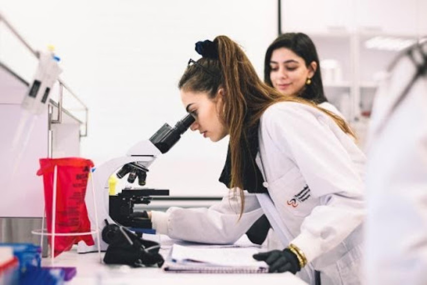 Πώς η Κύπρος δημιουργεί γιατρούς «νέας γενιάς»