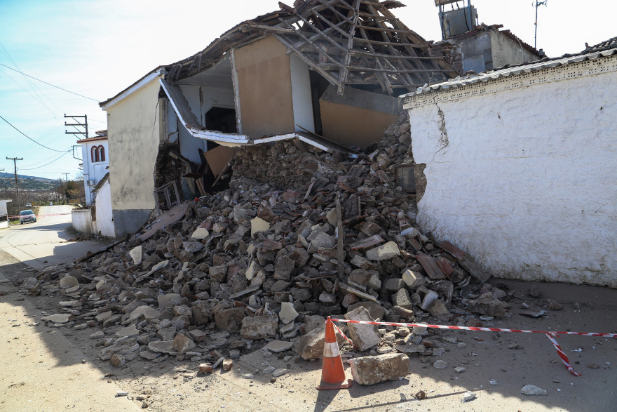 Σεισμός στην Ελασσόνα: Τρίτο βράδυ αγωνίας - Εντατικοί έλεγχοι κτιρίων - Εκατοντάδες σπίτια μη κατοικήσιμα