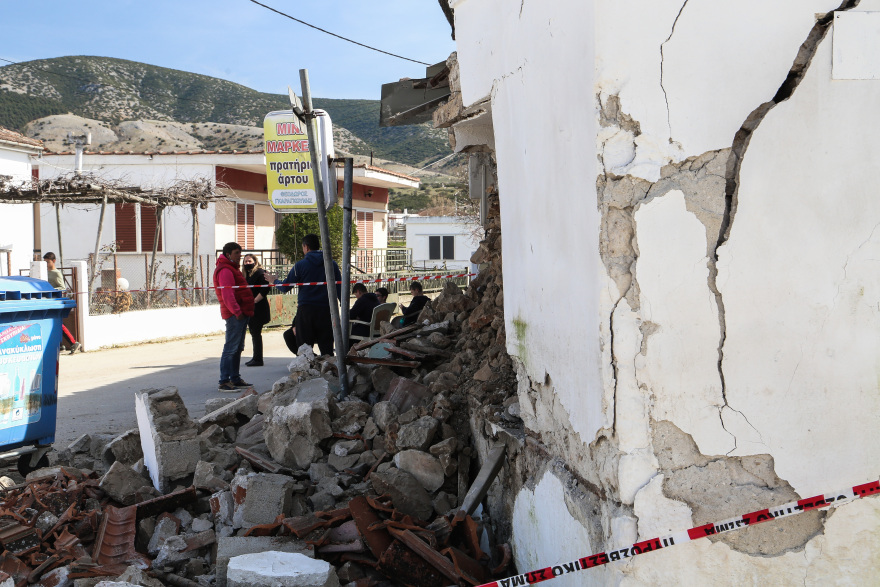 Σεισμός στην Ελασσόνα: Τρίτο βράδυ αγωνίας - Εντατικοί έλεγχοι κτιρίων - Εκατοντάδες σπίτια μη κατοικήσιμα