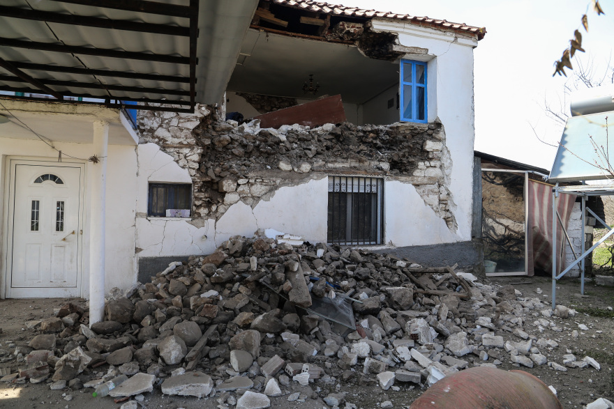 Σεισμός στην Ελασσόνα: Τρίτο βράδυ αγωνίας - Εντατικοί έλεγχοι κτιρίων - Εκατοντάδες σπίτια μη κατοικήσιμα