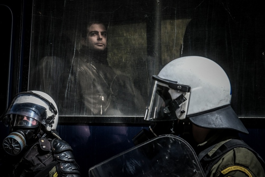 Αφέθηκε ελεύθερος ο γιος του Κουφοντίνα που είχε προσαχθεί στο Σύνταγμα