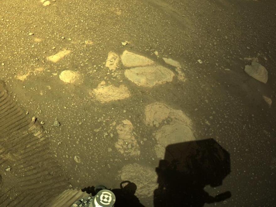 NASA: Εντυπωσιακές εικόνες από τα πρώτα μέτρα του Perseverance στον Άρη 