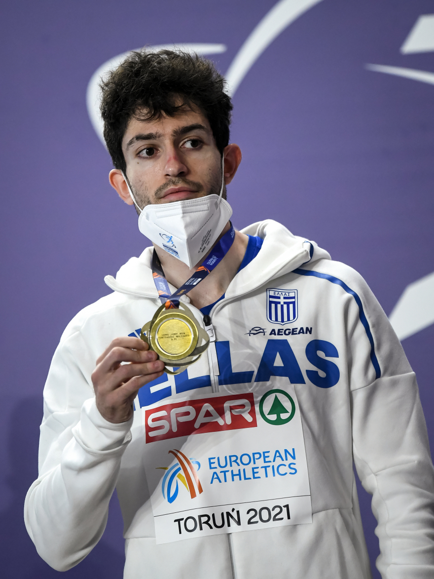 Η απονομή του χρυσού μεταλλίου στον Τεντόγλου