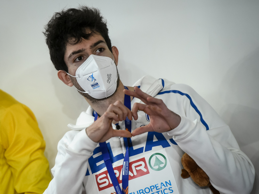 Η απονομή του χρυσού μεταλλίου στον Τεντόγλου