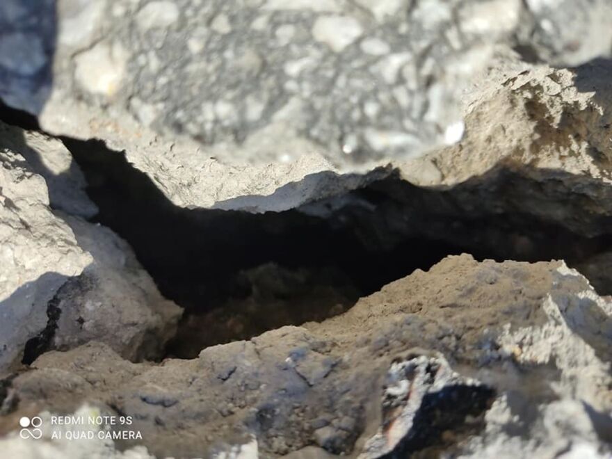 Σεισμός στην Ελασσόνα: Ο δρόμος άνοιξε στα δύο στο Βλαχογιάννι – «Κρατήρας» σε χωράφι (Φωτογραφίες)