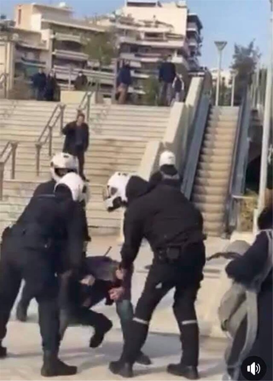 Βίντεο: Απαράδεκτες εικόνες που δυσφημούν την αστυνομία - Έρευνα διέταξε το υπουργείο Προστασίας του Πολίτη