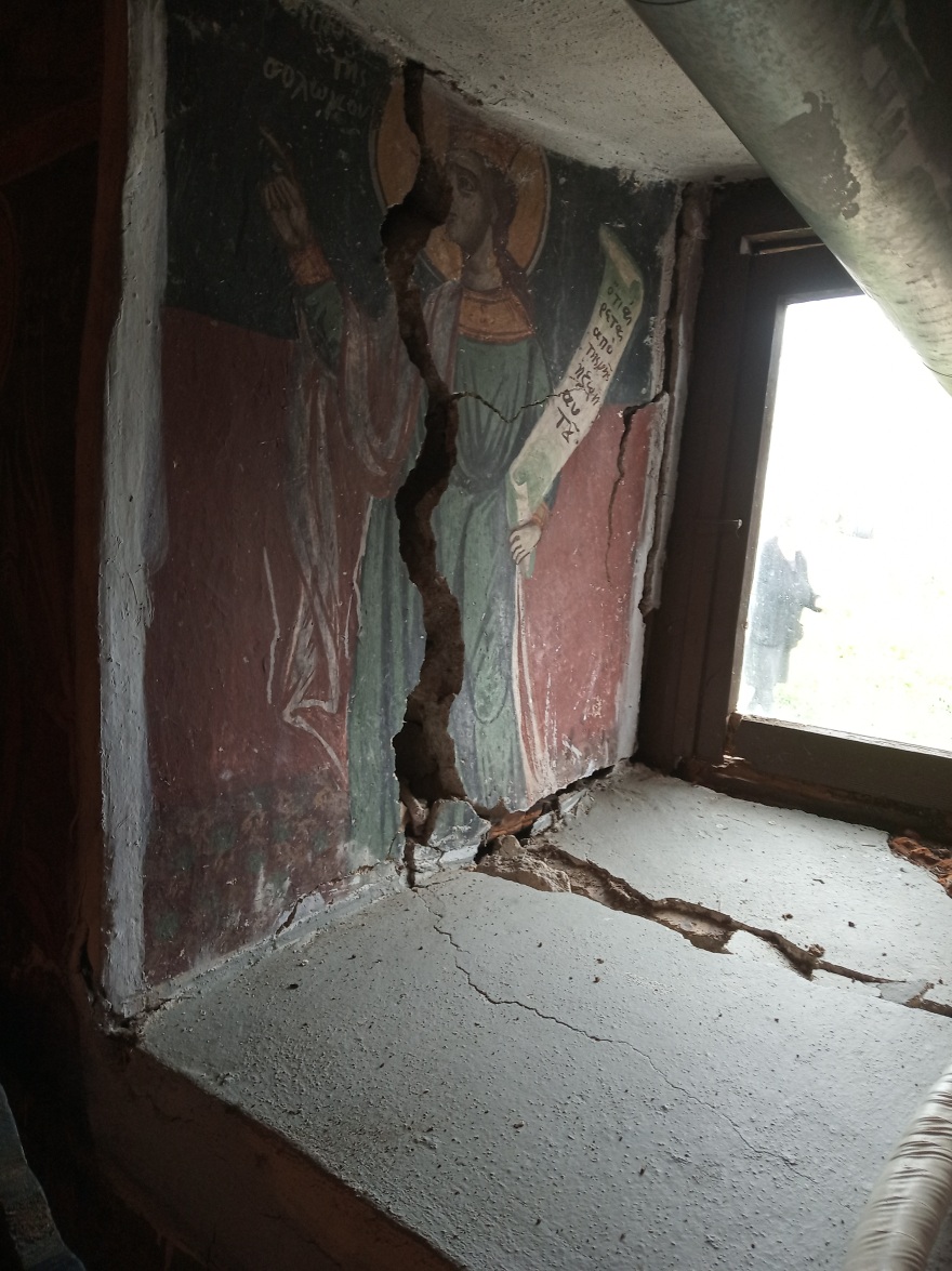 Ο σεισμός «πλήγωσε» τους ναούς της Λάρισας - Δείτε φωτογραφίες