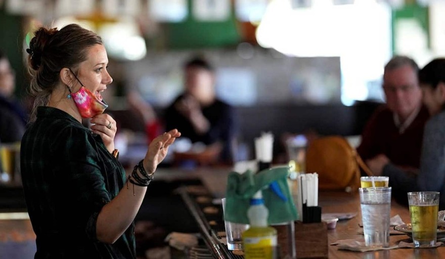 Κορωνοϊός - ΗΠΑ: Επιστρέφουν σε σινεμά, εστιατόρια και γήπεδα οι Αμερικανοί