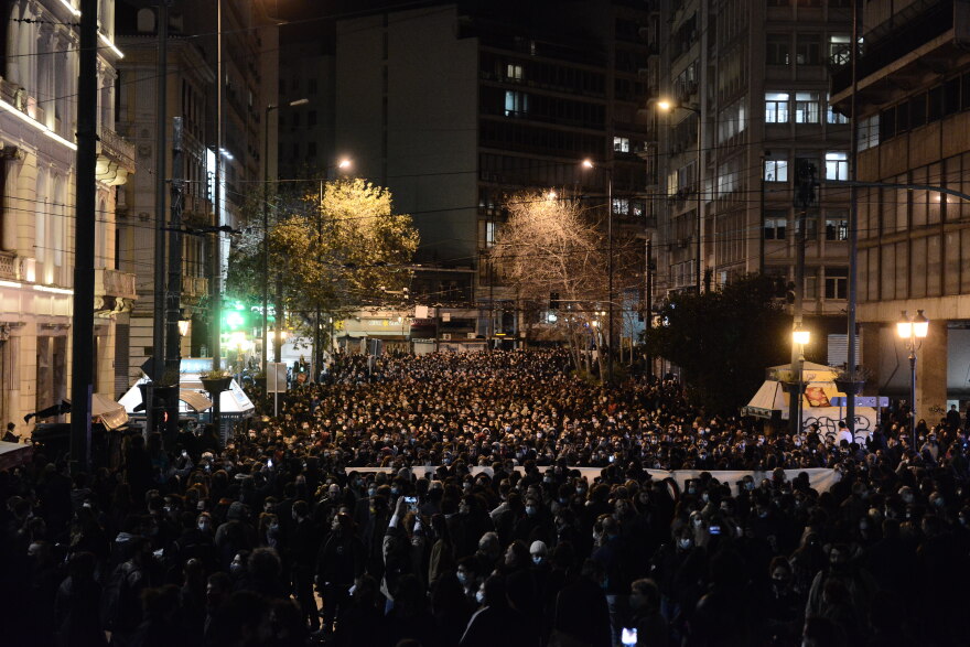 Πορεία για τον Δημήτρη Κουφοντίνα στο κέντρο της Αθήνας