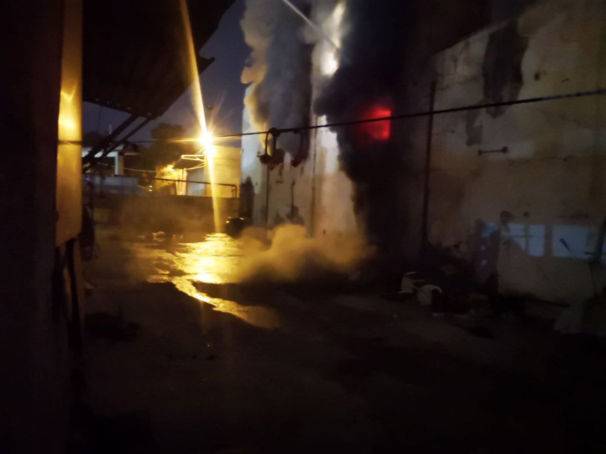 Φωτιά σε αποθήκη στον Βοτανικό - Δείτε φωτογραφίες
