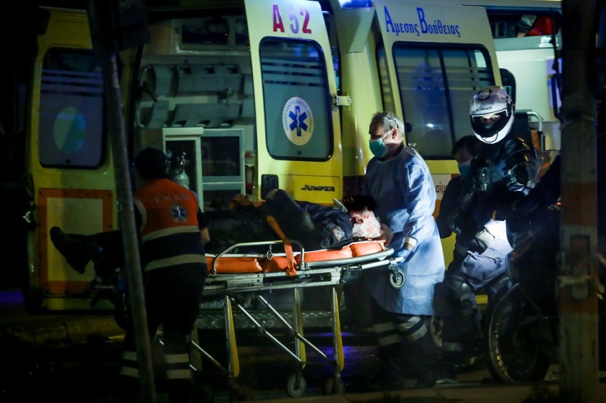 Πρωτοφανούς βίας η επίθεση στον νεαρό αστυνομικό στη Νέα Σμύρνη 