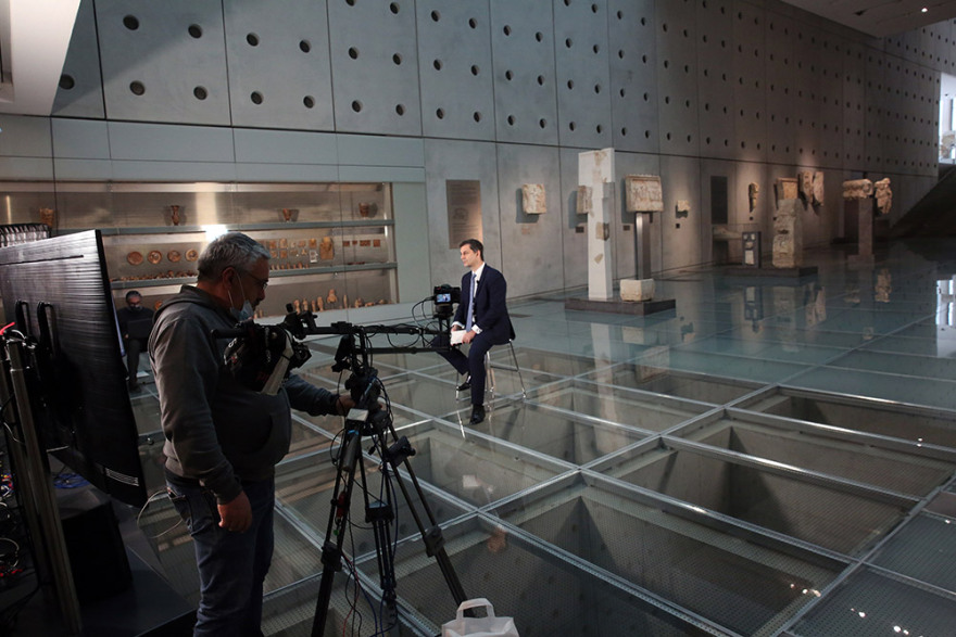 Θεοχάρης: «Στόχος να ανοίξουμε τον τουρισμό έως τις 14 Μαΐου»