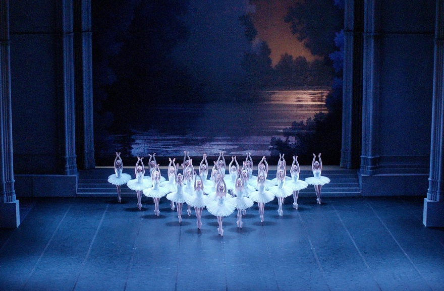 «Η Λίμνη των Κύκνων» διά χειρός Νουρέγιεφ στις οθόνες μας - Δείτε βίντεο