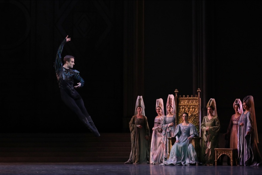 «Η Λίμνη των Κύκνων» διά χειρός Νουρέγιεφ στις οθόνες μας - Δείτε βίντεο