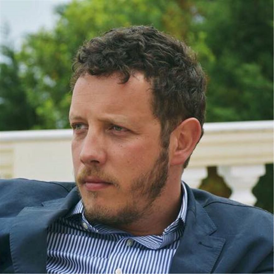 Κώστας Δόξας: Μου κάρφωσε στιλό στο κεφάλι, καταγγέλλει ο τραγουδιστής για τη σύζυγό του 