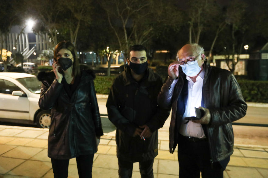 ΑΠΘ: Ένταση για την κατάληψη, με χημικά, ΜΑΤ και πανηγυρισμούς βουλευτών του ΣΥΡΙΖΑ