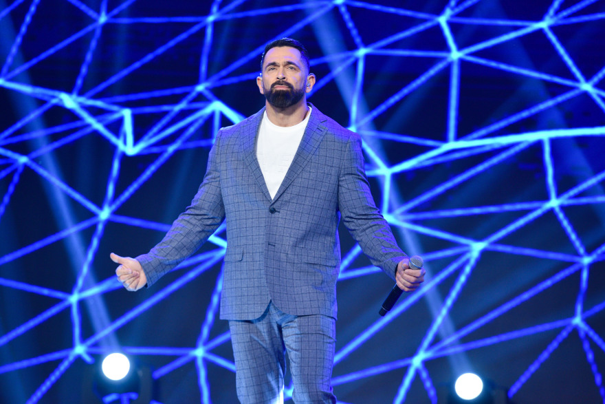 Σπίτι με το MEGA: «Μια νύχτα μόνο» με τον Πάνο Κιάμο