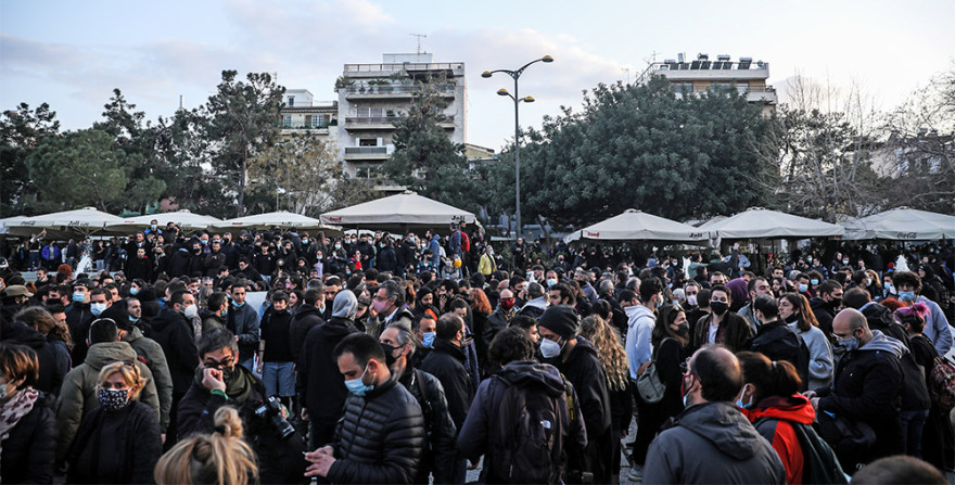 Νέα Σμύρνη: Απίστευτος συνωστισμός στη συγκέντρωση 
