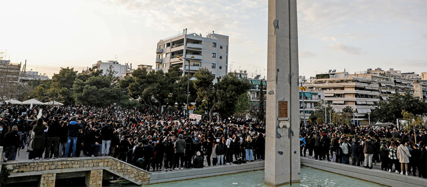 Νέα Σμύρνη: Απίστευτος συνωστισμός στη συγκέντρωση 