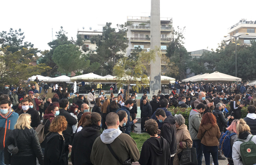 Νέα Σμύρνη: Απίστευτος συνωστισμός στη συγκέντρωση 