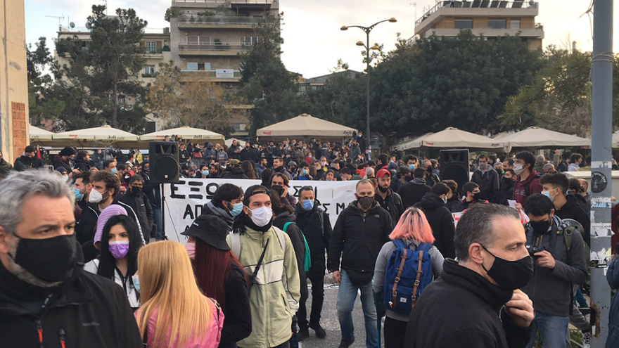 Νέα Σμύρνη: Απίστευτος συνωστισμός στη συγκέντρωση 