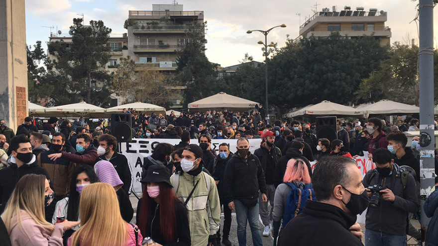 Νέα Σμύρνη: Απίστευτος συνωστισμός στη συγκέντρωση 