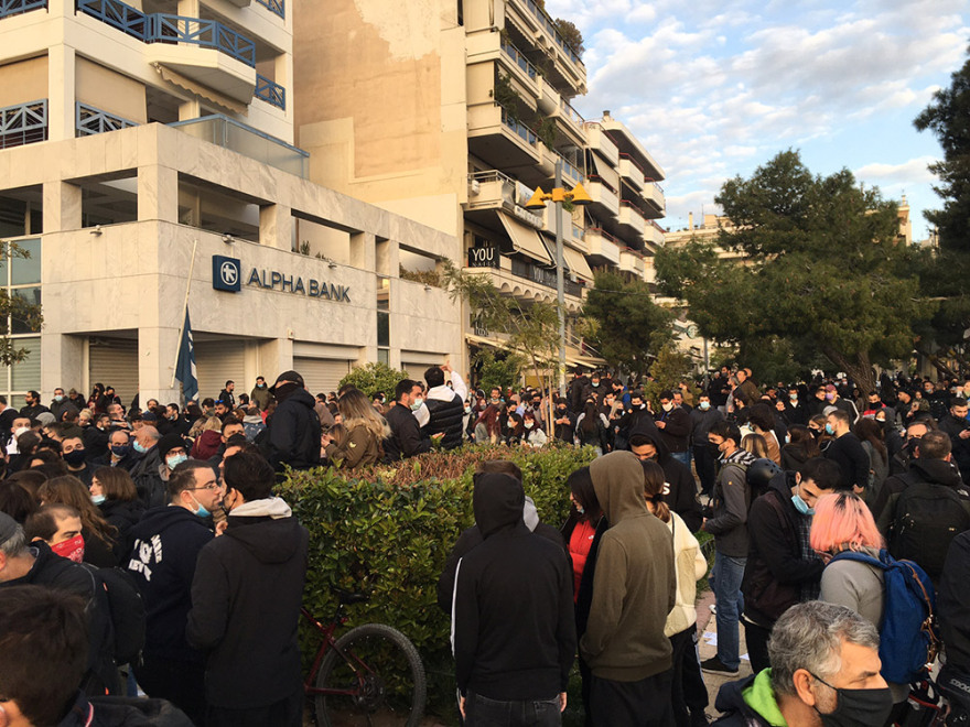 Νέα Σμύρνη: Απίστευτος συνωστισμός στη συγκέντρωση 