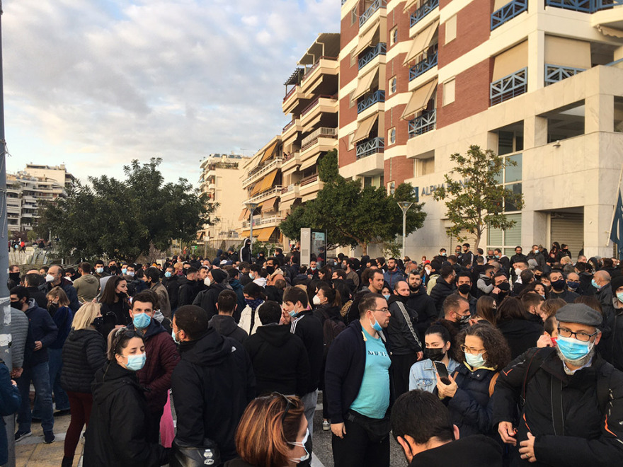 Νέα Σμύρνη: Απίστευτος συνωστισμός στη συγκέντρωση 