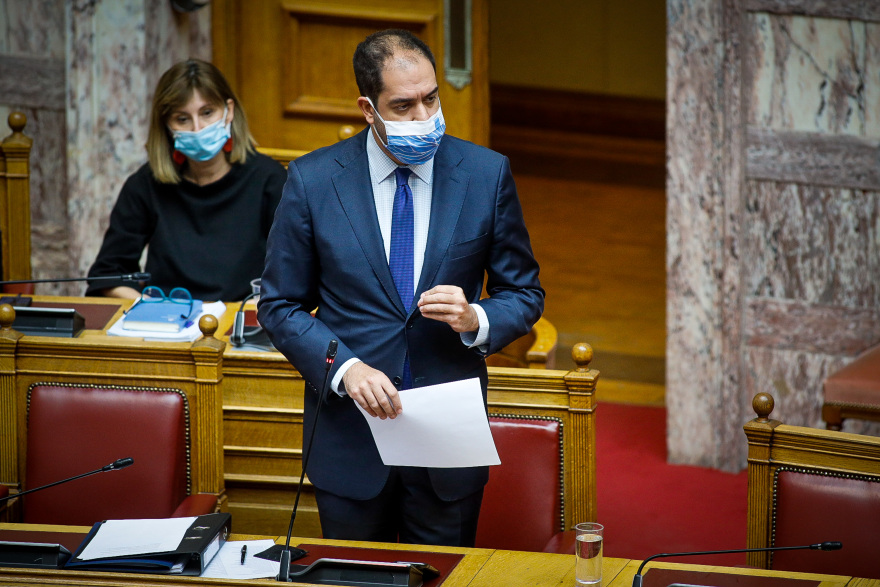 Σύγκρουση στη Βουλή: «Δεν υπάρχει καλή και κακή βία», λέει η ΝΔ - «Η βία παράγει βία», λέει ο ΣΥΡΙΖΑ 