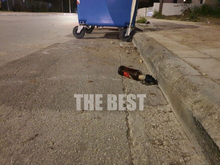 Ενέδρα σε περιπολικό στην Πάτρα: Πέταξαν μολότοφ μέσα από σχολείο - Δύο προσαγωγές