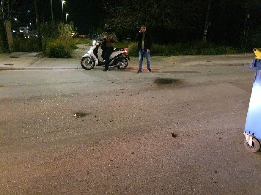 Ενέδρα σε περιπολικό στην Πάτρα: Πέταξαν μολότοφ μέσα από σχολείο - Δύο προσαγωγές