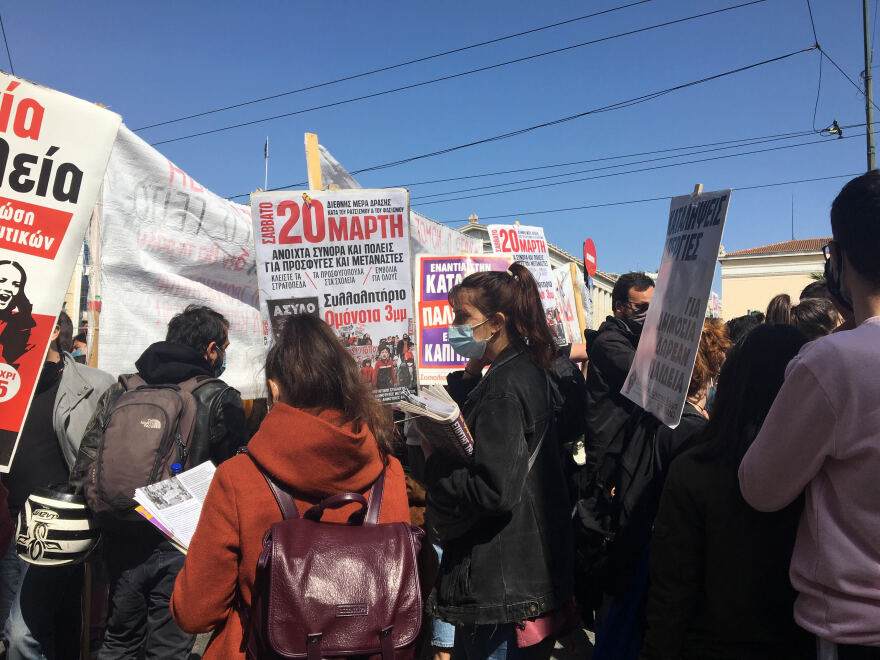 Πανεκπαιδευτικό συλλαλητήριο στα Προπύλαια - Ανοίγουν σταδιακά οι δρόμοι 