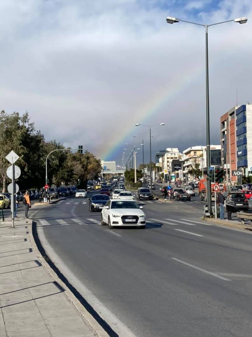 Βίντεο και φωτογραφίες: Καταπληκτικό ουράνιο τόξο στα Βόρεια Προάστια