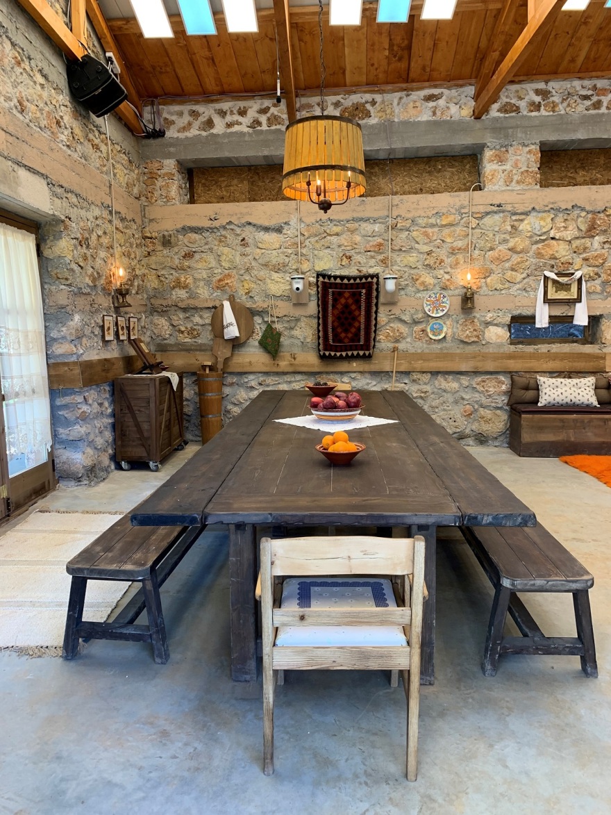 Φάρμα: Δύσκολη η ζωή για τους 14 «αγρότες» - Δείτε φωτογραφίες από τους χώρους