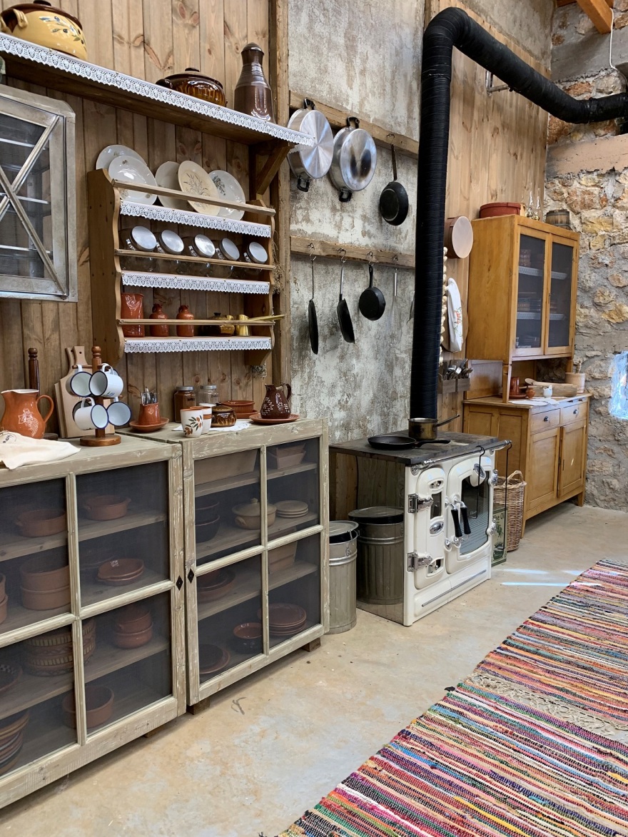 Φάρμα: Δύσκολη η ζωή για τους 14 «αγρότες» - Δείτε φωτογραφίες από τους χώρους