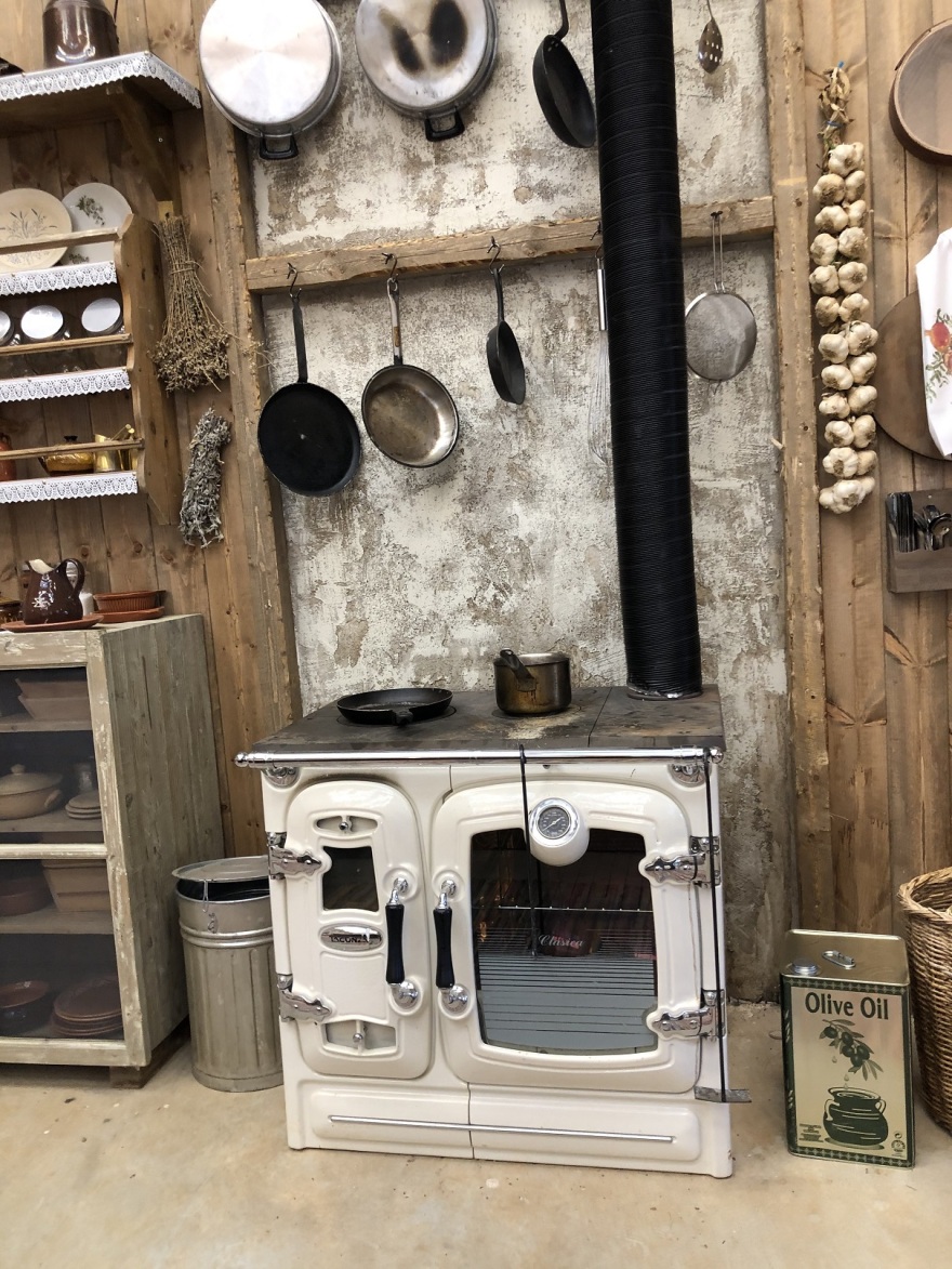 Φάρμα: Δύσκολη η ζωή για τους 14 «αγρότες» - Δείτε φωτογραφίες από τους χώρους