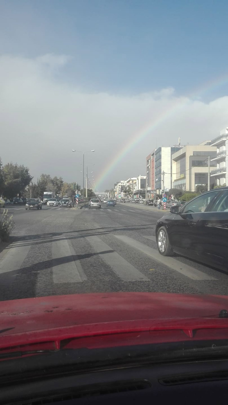 Βίντεο και φωτογραφίες: Καταπληκτικό ουράνιο τόξο στα Βόρεια Προάστια