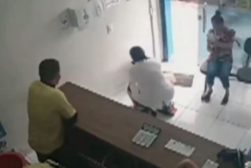 Βραζιλία: Αδέσποτος σκύλος μπαίνει μόνος του σε κτηνιατρική κλινική για να τον εξετάσουν (βίντεο)