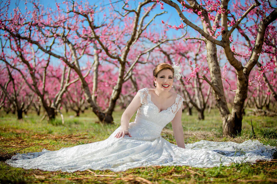 Γαμήλια φωτογράφιση στις ροδακινιές της Ημαθίας ονειρεύονται ζευγάρια από το εξωτερικό