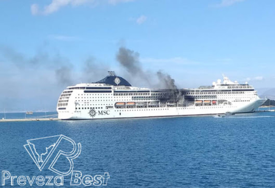 Υπό μερικό έλεγχο η φωτιά σε κρουαζιερόπλοιο στην Κέρκυρα - Δείτε βίντεο και φωτογραφίες