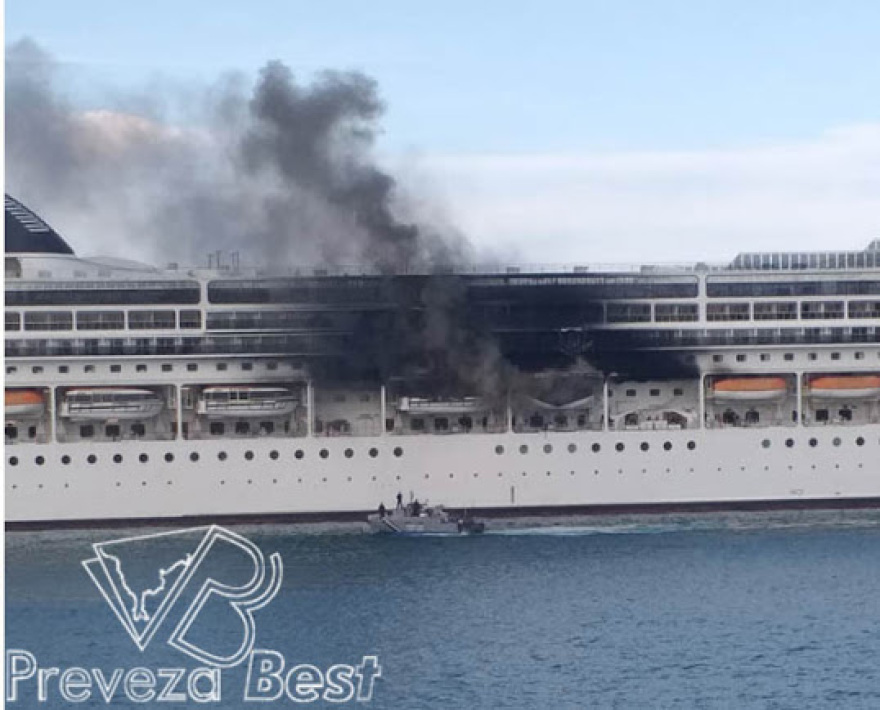 Υπό μερικό έλεγχο η φωτιά σε κρουαζιερόπλοιο στην Κέρκυρα - Δείτε βίντεο και φωτογραφίες