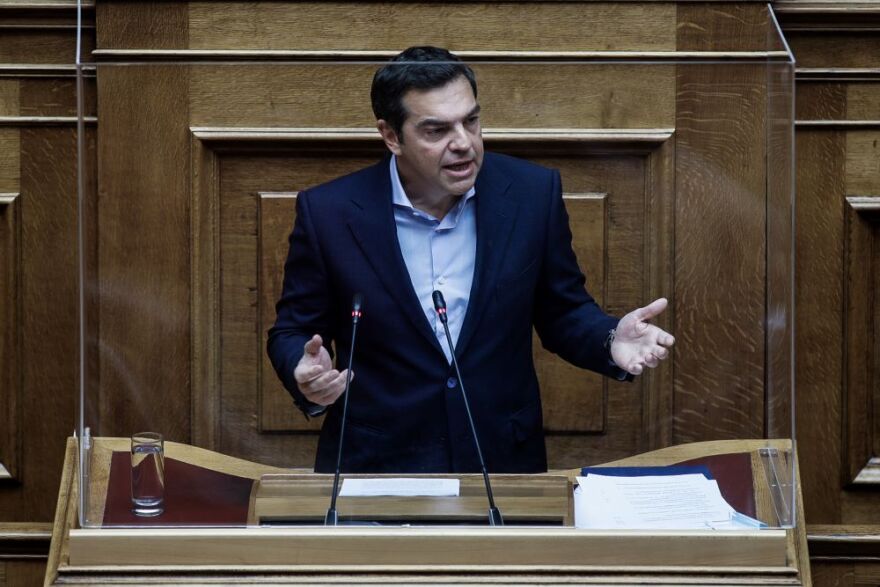 Η «άλλη μάχη» Μητσοτάκη - Τσίπρα στη Βουλή: Από τον Εμίλ Ζολά ως τoν Πάνο Καμμένο 